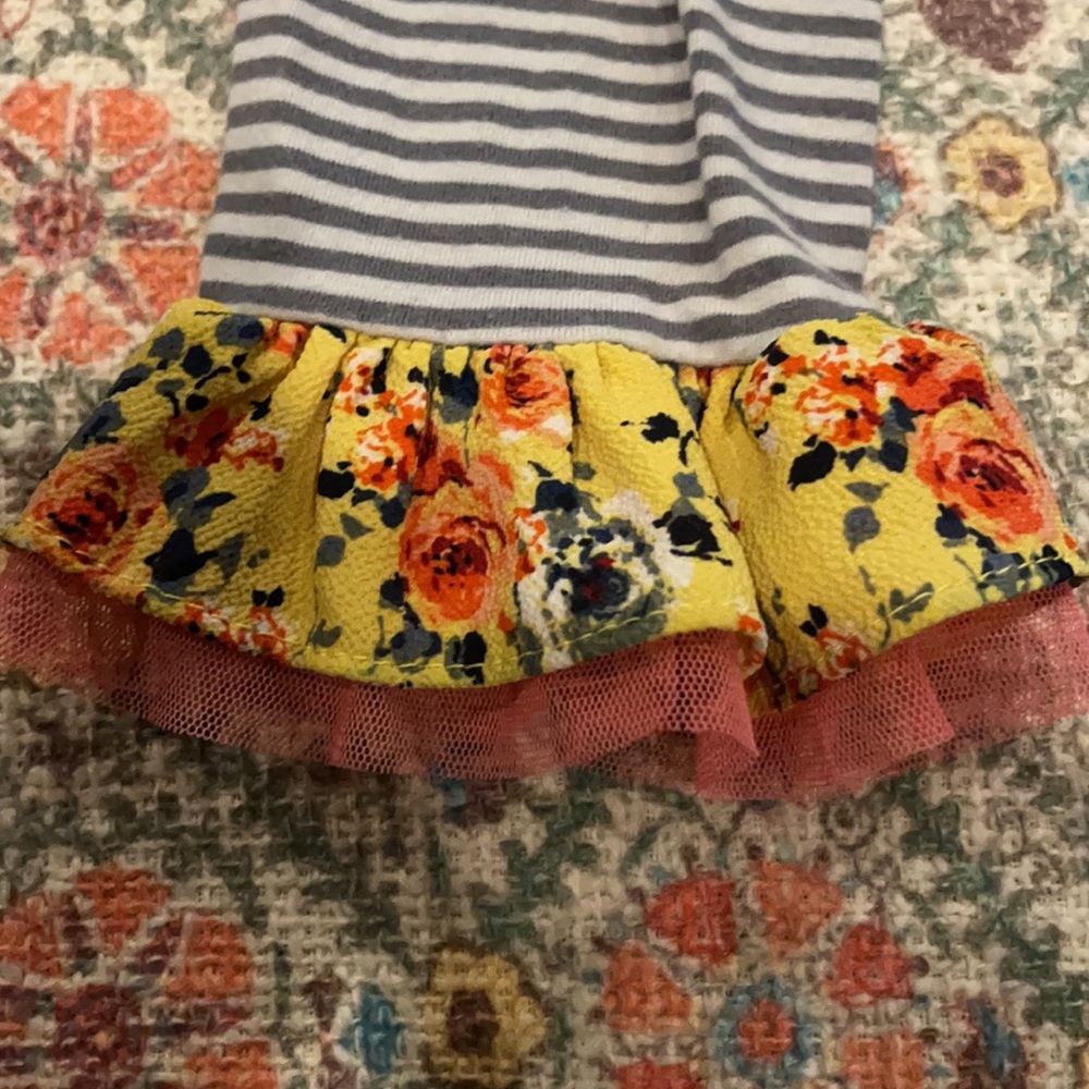 Striped Ruffled Leggings - Picture 3 of 3